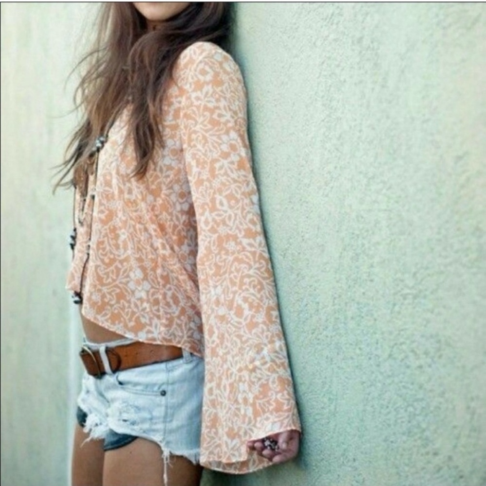 Show Me Your MuMu Creamsicle Floral Boho Bell Sleeve Sandee Blouse Size Large - Picture 2 of 9